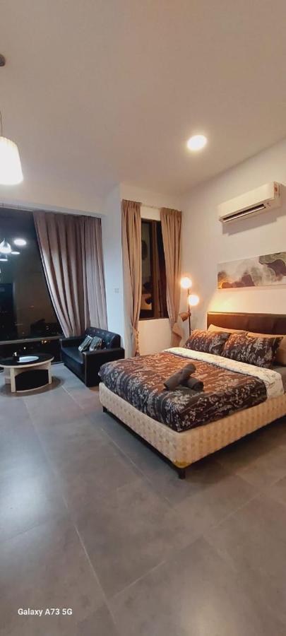 Maya Empire Studio Kampong Bukit Lanjan Habitación foto